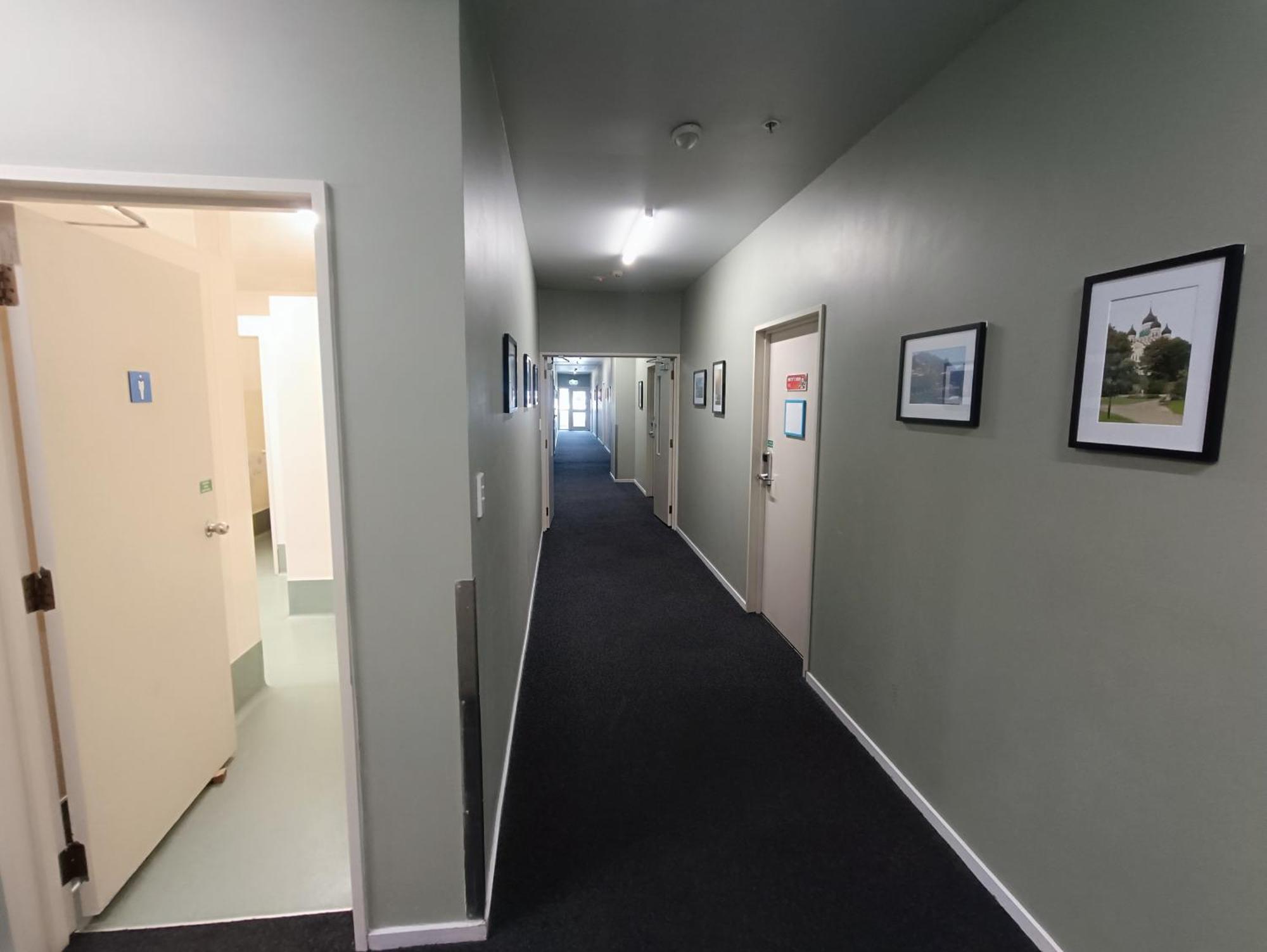 Urbanz Hostel Christchurch Exterior photo A corridor at the University of Waikato's E H Turbott Residence